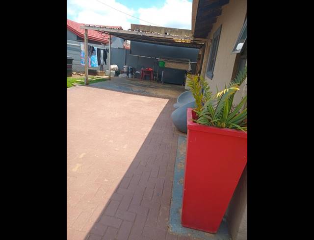 3 BEDROOM HOUSE FOR SALE IN DOBSONVILLE EXT 2